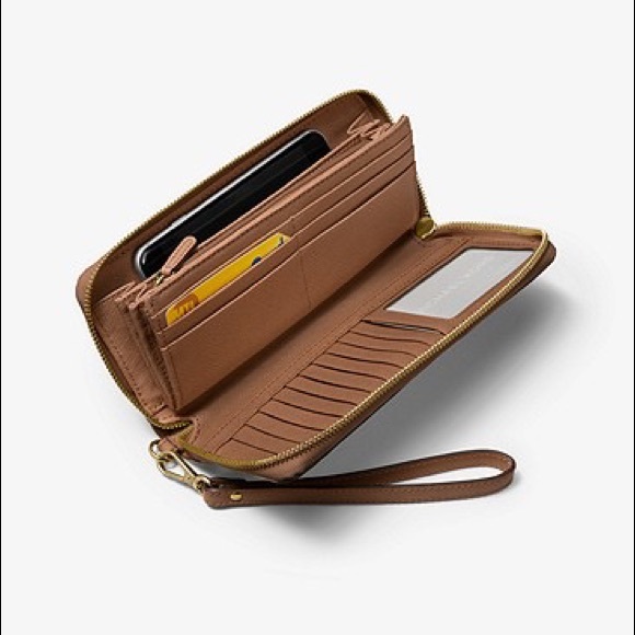 Michael Kors Wallet - Picture 8 of 9